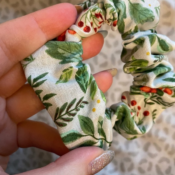 Handmade holiday floral scrunchie - Picture 2 of 3